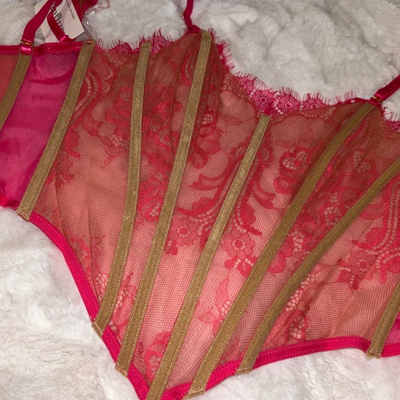 Oh La La Cheri Paris Hot Pink Lace Corset Bustier & Thong Set NWT - Picture 6 of 8